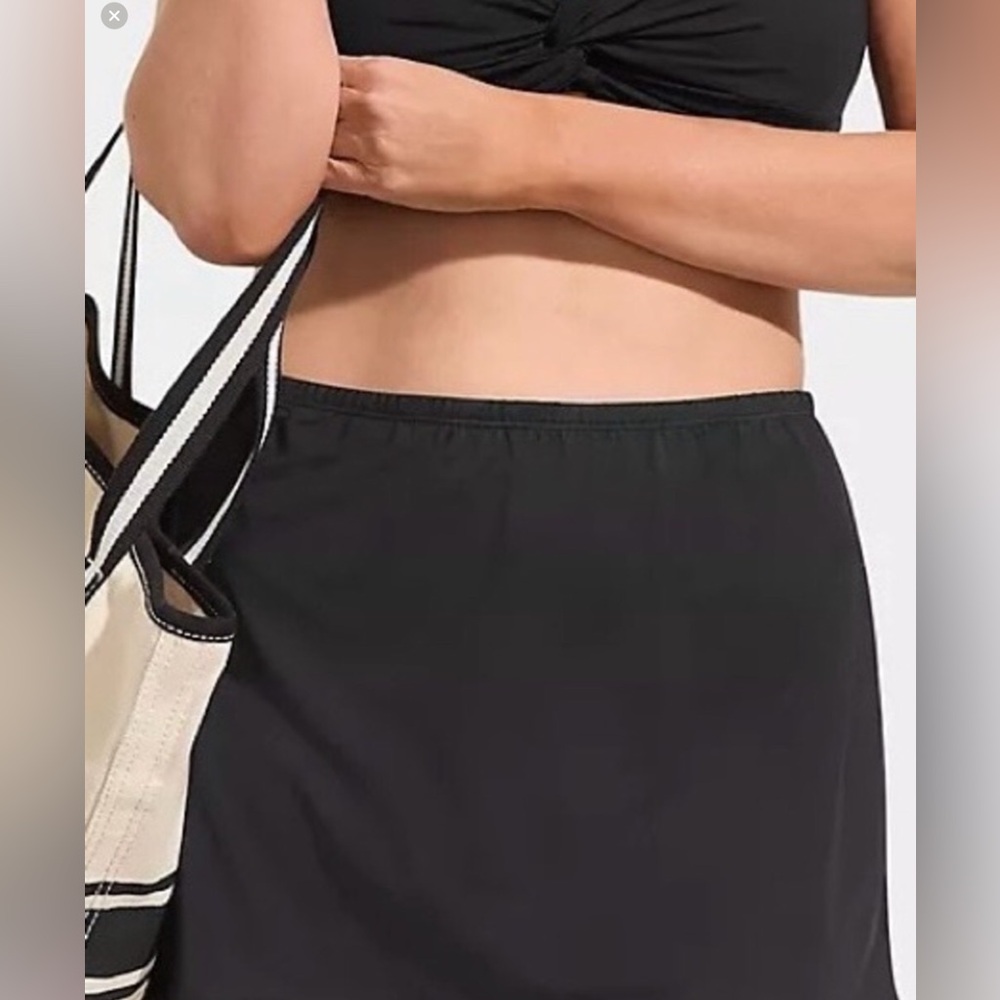 8 Lands’ End Black Ribbed Swim Skirt